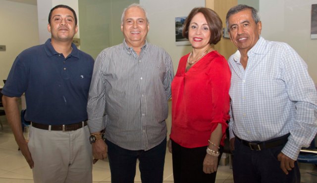 Sergio Palacios Rivas, Sergio Palacios, Gladys Navarro y Alberto Rangel. Alfredo Estévez / La Opinión