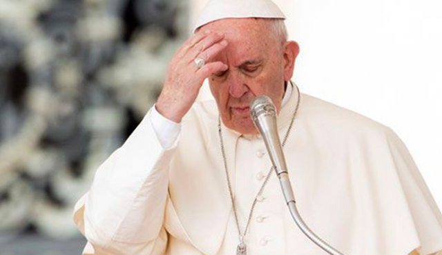 Por causa del escándalo en Chile, el papa Francisco ha entonado el “mea culpa”. Todos los obispos de la Iglesia chilena presentaron su renuncia por el encubrimiento de casos de pedofilia. AFP
