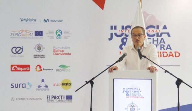 “La decisión es inédita en el sentido de que no existe dentro del ordenamiento constitucional y legal colombiano la figura de la suspensión del trámite de extradición”, expresó Fernando Carrillo. Tomada de Twitter