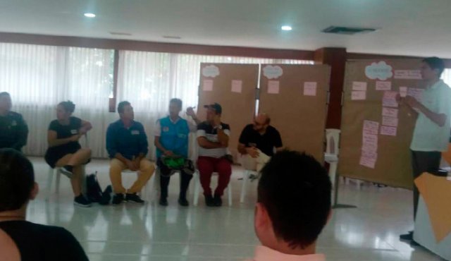 Reunión entre vendedores informales y Alcaldía. Cortesía