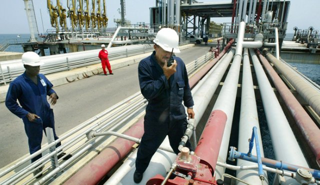 Venezuela quiere producir 2,5 millones de barriles diarios de crudo y para eso pedirá apoyo de la OPEP, especialmente, a Rusia y China. Archivo