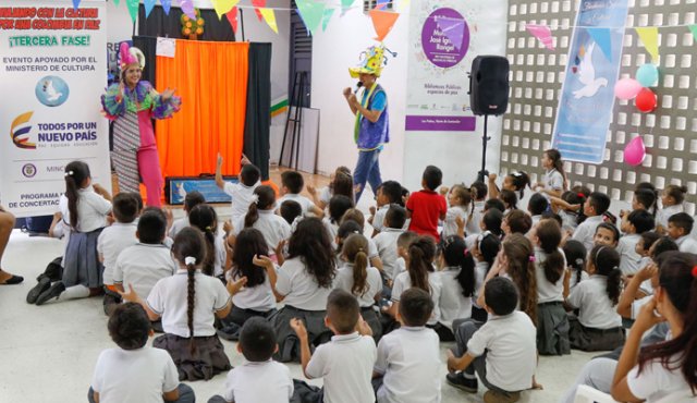 En la biblioteca pública José Ignacio Rangel de Los Patios, se cumplió el lanzamiento del programa Viajando con la Cultura por una Colombia en Paz. Mario Franco