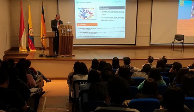 El director de Migración Colombia, Rafael Eugenio, participó en el foro que se cumplió en la Universidad Nacional Abierta y a Distancia (Unad). Roberto Ospino