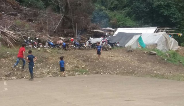 Ahora, se espera que paulatinamente se desmonten los refugios humanitarios y la comunidad retorne a sus veredas, mientras se da la solución política entre Eln y Epl. Tomada de Twitter