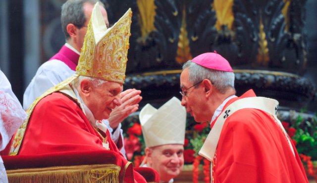 Esta foto corresponde a 2010, cuando el papa Benedicto XVI nombró a monseñor Luis Madrid Merlano como arzobispo de Nueva Pamplona. Archivo