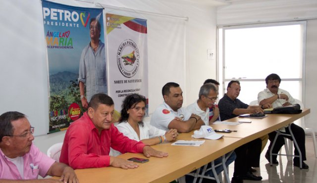 Representantes de partidos y movimientos ratificaron su compromiso de respaldar a Petro. Alfredo Estévez / La Opinión