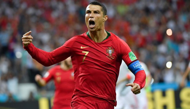 Cristiano Ronaldo celebra uno de los goles. AFP
