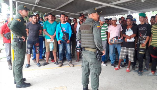 El operativo se llevó a cabo a cabo con unos 100 uniformados.
Cortesía