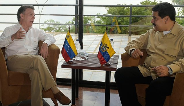 Maduro (derecha) ha acusado en varias ocasiones a Santos de planear actos contra su Gobierno, algo negado por el colombiano que sí señala a la revolución bolivariana de antidemocrática. Colprensa