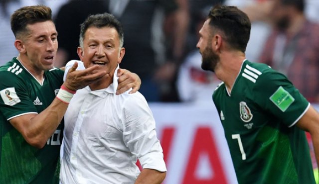 El técnico colombiano sigue recibiendo elogios por su trabajo. AFP