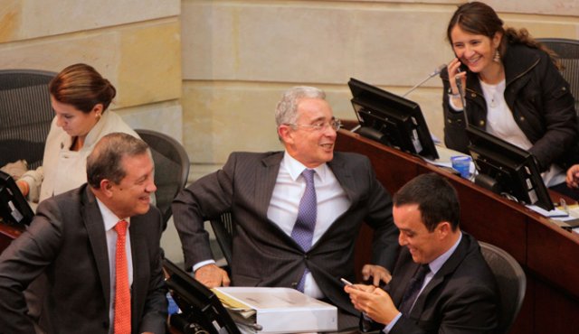Las felicitaciones fueron tanto para Duque como para su mentor Álvaro Uribe. Colprensa