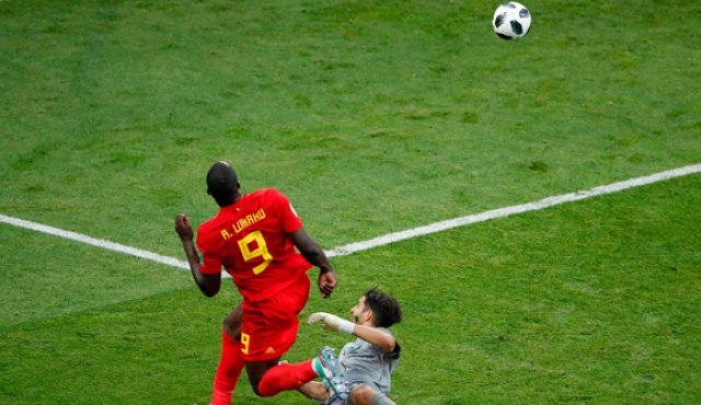 El delantero belga anotó un doblete en su cuenta personal, que lo pone a pelear con los goleadores del torneo. AFP