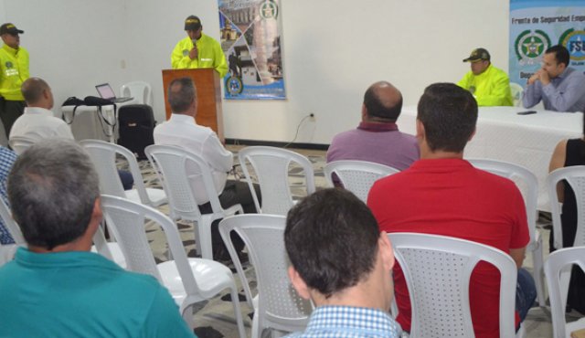 El subcomandante de la policía, teniente Holman Mendieta, dijo que se adoptaron estrategias como el programa ‘Yo no pago, denuncio’. Cortesía