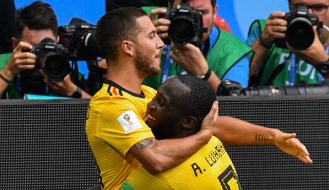 Los jugadores Lukaku y Hazard pusieron a Bélgica a un paso de los octavos de final. AFP