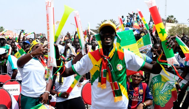 Para algunos hinchas senegaleses el combinado colombiano es uno de los más fuertes. AFP