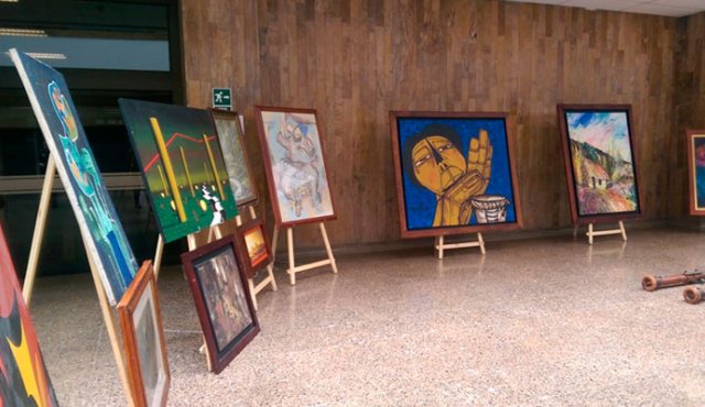 Pinturas en óleo de diferentes artistas cada una avaluada entre 25.000 y 30.0000 dólares. Colprensa