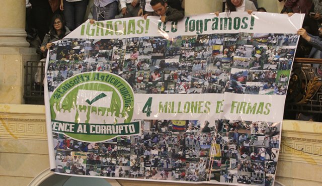 La Consulta Anticorrupción arrancó con el respaldo de más de cuatro millones de colombianos y después de ser avalada por el Congreso, fue convocada para el 26 de agosto por el presidente Juan Manuel Santos. Colprensa