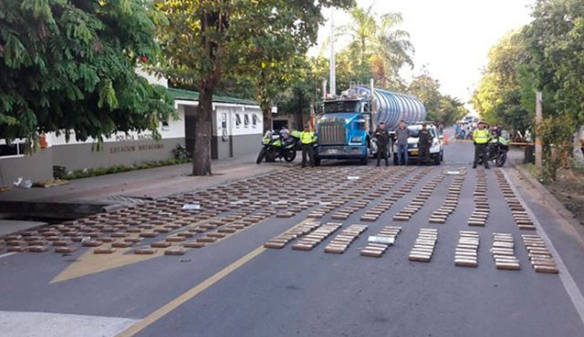 En el momento de realizar la revisión a la parte superior del tanque los agentes encontraron anomalías en la estructura. Colprensa