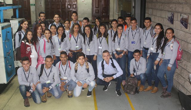 Estudiantes del Sena. Giovanny Rojas