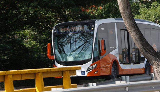 Son muchos los usuarios que se las ingenian para vender, una y otra vez, en el Sistema Integrado de Transporte Masivo (SITM). Colprensa