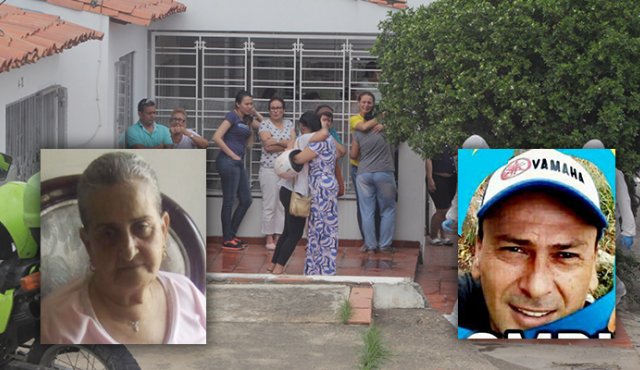 Familiares y amigos de las víctimas protagonizaron escenas de dolor en la vivienda donde fueron asesinadas las víctimas. Cristian Herrera