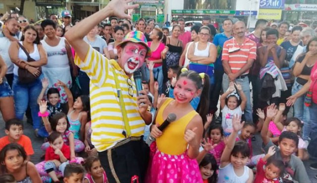 El evento se cumple en el marco del circuito cultural previo a las Ferias de Cúcuta. La alegría de los payasos llega a las comunas y a la zona rural. Cortesía