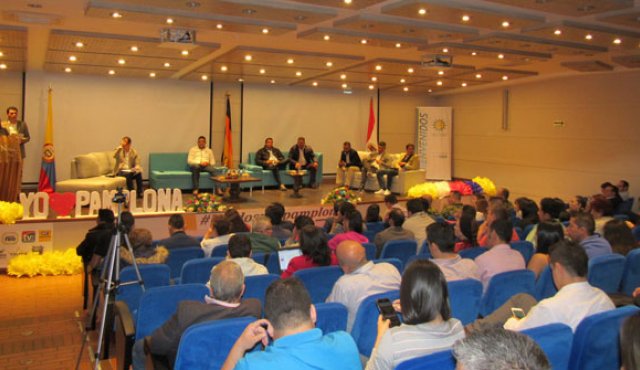 Al foro asistieron líderes comunales, sociales, maestros, estudiantes, promotores culturales, veedores ciudadanos, empresarios y comerciantes. Roberto Ospino