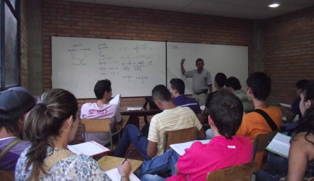 Las inscripciones se debe presentar el certificado de notas del primer semestre del año, así como las fotocopias de las cédulas del padre y el joven, en la UFPS sede Ocaña. Archivo
