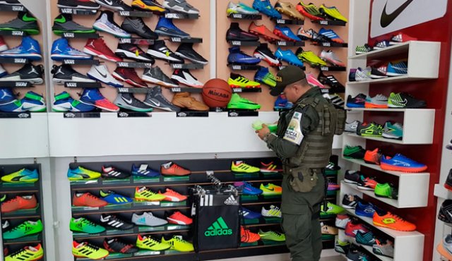 El calzado llevaba el nombre de marcas reconocidas comercialmente. Cortesía