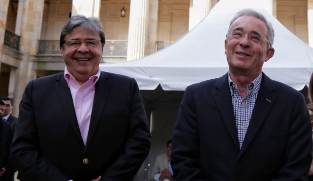 Uribe (derecha) le sugirió a Duque que el Congreso tenga una coalición "amplia, generosa, estable, sin politiquería" Colprensa