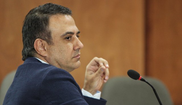 El mandatario departamental ahora es investigado por irregularidades en contrato de tecnología y un convenio financiado con recursos de regalías. Colprensa