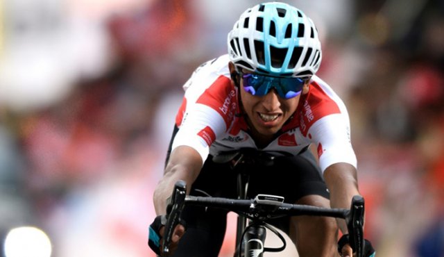 El colombiano tiró de sus compañeros Froome y Thomas hasta cinco kilómetros antes de meta en que ambos atacaron. AFP