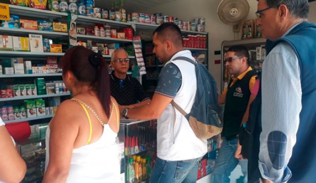 Autoridades de salud ejercen controles en las farmacias para evitar la venta libre de medicamentos a menores de edad, pues últimamente ha proliferado en la ciudad el uso de analgésicos y antibióticos como droga. Cortesía