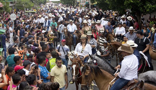 El recorrido que cumplieron los equinos, unos de paso fino y otros criollos. Alfredo Estévez