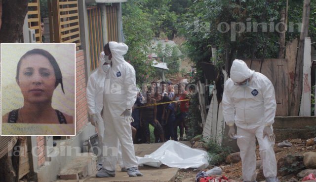 La mujer fue sorprendida frente a la casa de su madre. Su hija, quedará bajo la custodia de su abuela. Cristian Herrera / La Opinión