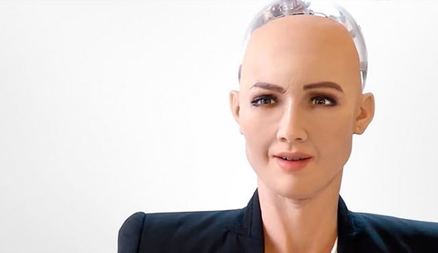 Sophia habla inglés, hace bromas y usted podría tener una conversación con ella. Internet