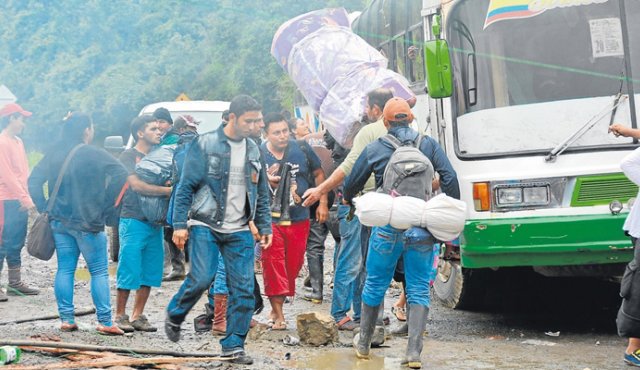 El informe de la defensoría da cuenta de 17.825 personas desplazadas en Colombia durante el primer semestre del año. Archivo La Opinión