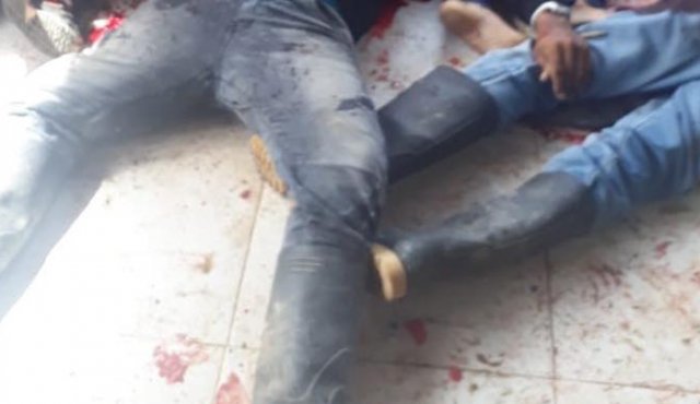 En el lugar quedaron los cuerpos tendidos, uno cerca del otro, de las víctimas. Tomada de Facebook