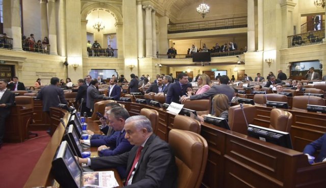 El choque de palabras se dio por el proceso judicial que enfrenta el expresidente y senador Álvaro Uribe. Colprensa
