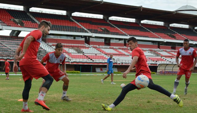 De ganar, los dirigidos por Lucas Pusineri alcanzarán los 44 puntos en el Torneo Águila. Archivo