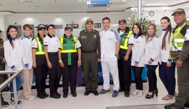 Sargento mayor Magerly Hernández, Lina Hurtado, Catalina Silva, Martha Pizza, Carmen Díaz, Gisela Buendía, coronel Wilson Pedroza, German Silva, César Puentes,Carolina Gutiérrez,Yunnis Marín y Carolina Rivera. Luis Alfredo Estévez