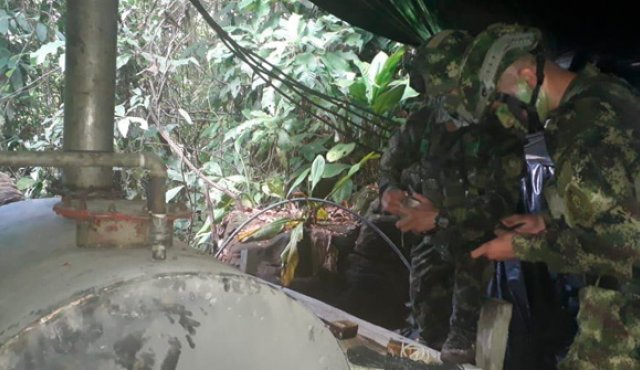 Los militares hallaron múltiples elementos para el procesamiento de droga en las estructuras ilegales. Ejército Nacional