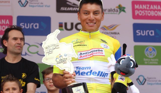 Caicedo conservó durante diez días la camiseta amarilla y se convirtió en el primer ecuatoriano y el quinto extranjero en ganar la prueba ciclista. @Vueltacolombia1