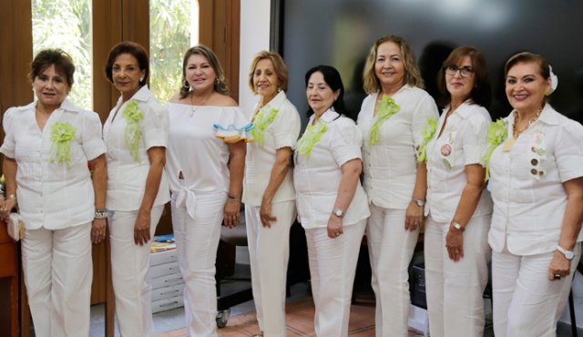 Fanny Arenas de Molina, Sonia de Rodríguez, la gestora social Cecilia de Villamizar, Belén de Román, Judith de Gómez,Nancy de Parra, la presidenta del club de jardinería, María Elena Llanes y Piedad Valero de Salgar. Cortesía