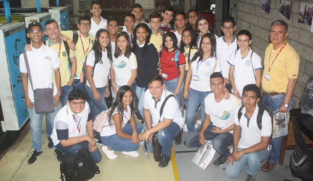 Estudiantes de la Fesc. La Opinión