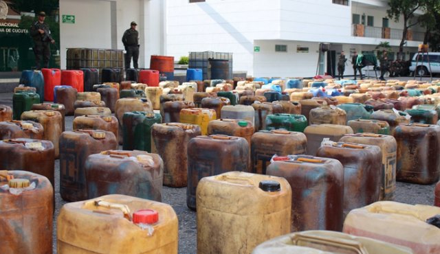 En 2018, la Policía Fiscal y Aduanera (Polfa) ha incautado más de 100.000 galones de gasolina de contrabando, a pesar de eso el combustible ilegal quita el 41% de las ventas a las estaciones de servicio. Archivo