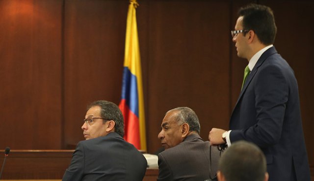 Según la Fiscalía el provecho económico que buscaban los procesados se traducían en porcentajes para los mismos, en caso de ser adjudicatarios de los contratos. Colprensa