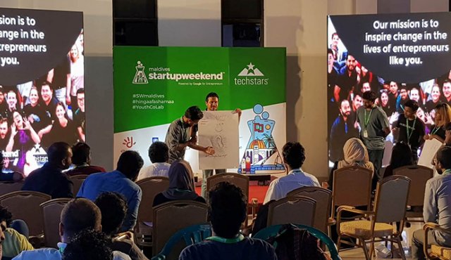 Los tres primeros puestos recibirán un premio en capacitación o formación.
Internet
