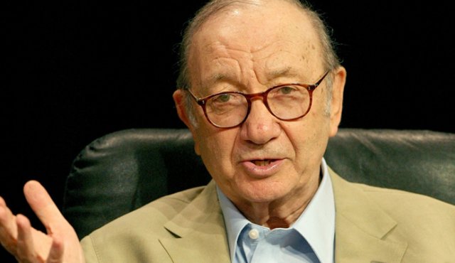 La mayor parte del trabajo de Neil Simon se centró en la lucha diaria de la clase media, que usaba para explorar lo que él llamaba "guerras domésticas" y el conflicto interfamiliar. AFP