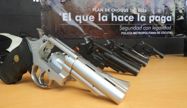 La aplicación del plan ‘El que la hace la paga’ durante estos días también dejó la recuperación de 24 motos y 10 vehículos, así como la incautación de 17 armas de fuego. Policía Nacional